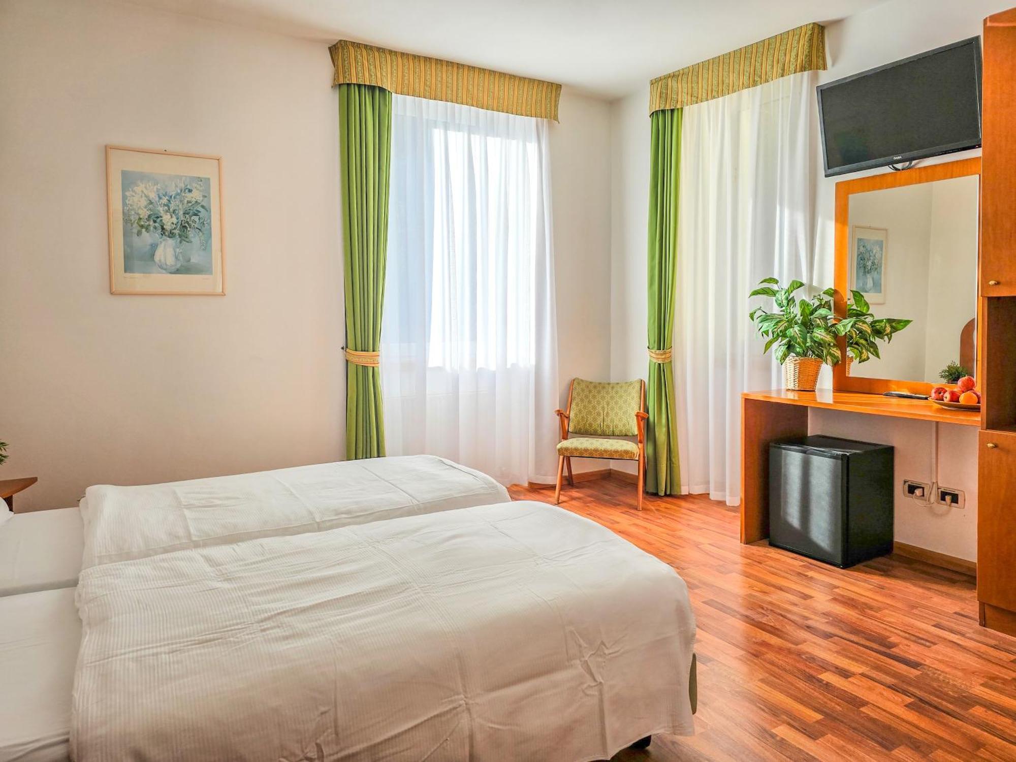 Aparthotel Englovacanze Рива-дель-Гарда Экстерьер фото